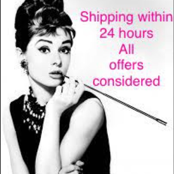 Vintage Style Plus Size Black Lace Long Sleeve Wiggle Dress
Size 1x - Picture 8 of 8